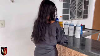 Η μελαχρινή αγαπά το σεξ