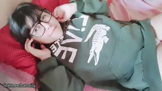 Thiếu cô gái chạm vào cô ấy âm đạo