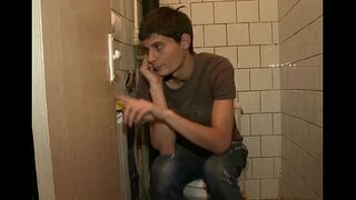 ���ธอจะเล่นกับขนาดใหญ่งี่เง่าของเด็ก