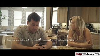 Ξανθιά Μπέιλι λατρεύει να γαμιέται σε μια δύσκολη τρόπο