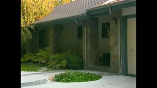 ���ுறுகிய ஹேர்ட் இளம் குஞ்சு முடி போது, சவாரிகள், பெரிய டிக் அவரது asshole முதல் நேரத்தில்