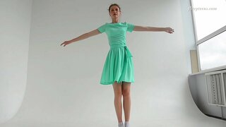 Super გარეთ ბალერინა გოგონა ალა