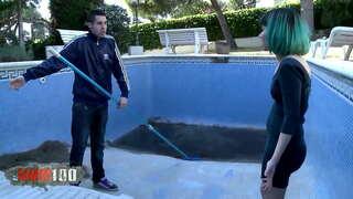 Емо тинејџерски со зелена коса, длабоко fucked и cum на лицето